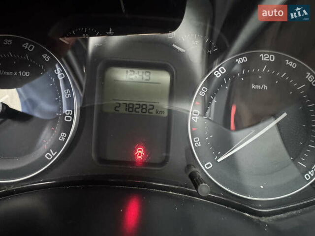 Бежевый Шкода Октавия, объемом двигателя 1.6 л и пробегом 279 тыс. км за 6500 $, фото 6 на Automoto.ua