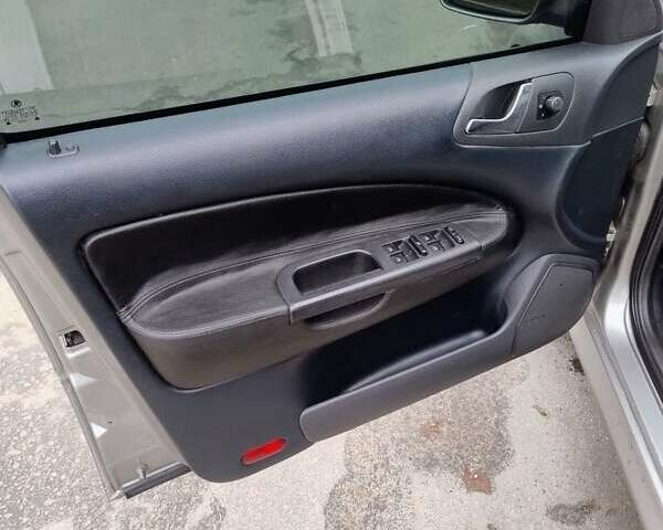 Бежевый Шкода Октавия, объемом двигателя 1.6 л и пробегом 285 тыс. км за 5600 $, фото 7 на Automoto.ua