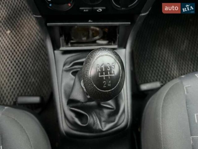 Бежевый Шкода Октавия, объемом двигателя 1.6 л и пробегом 276 тыс. км за 4490 $, фото 27 на Automoto.ua