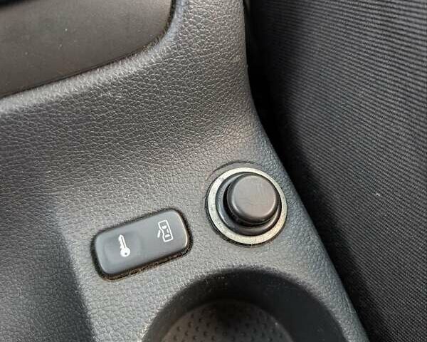 Бежевый Шкода Октавия, объемом двигателя 1.98 л и пробегом 230 тыс. км за 6200 $, фото 34 на Automoto.ua