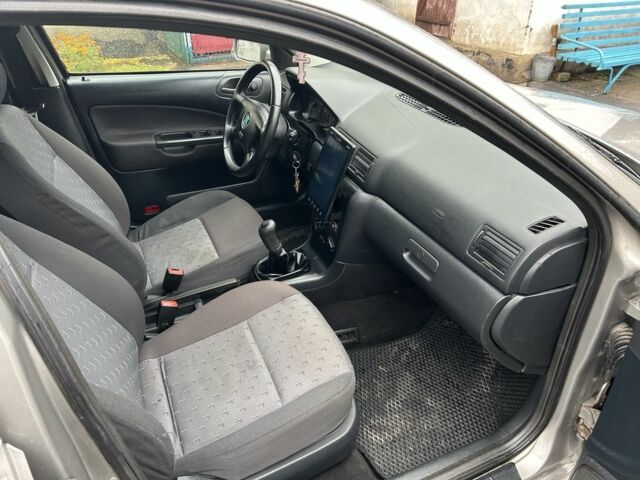 Бежевий Шкода Октавія, об'ємом двигуна 1.6 л та пробігом 225 тис. км за 5200 $, фото 15 на Automoto.ua