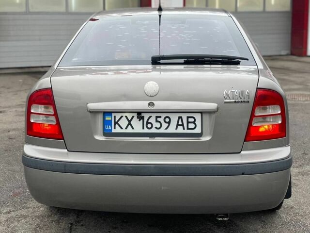 Бежевый Шкода Октавия, объемом двигателя 1.6 л и пробегом 256 тыс. км за 4500 $, фото 1 на Automoto.ua