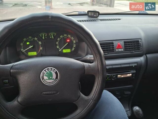 Бежевый Шкода Октавия, объемом двигателя 1.6 л и пробегом 195 тыс. км за 6500 $, фото 10 на Automoto.ua