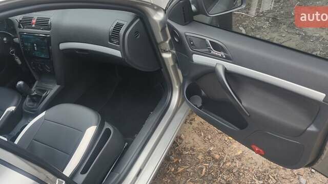 Шкода Октавія 2008 у Харкові на Automoto.ua Бежевий Шкода Октавія, об'ємом двигуна 1.6 л та пробігом 210 тис. км за 6900 $, фото 5 на Automoto.ua