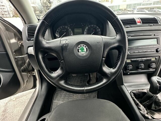 Бежевий Шкода Октавія, об'ємом двигуна 1.6 л та пробігом 226 тис. км за 5999 $, фото 11 на Automoto.ua