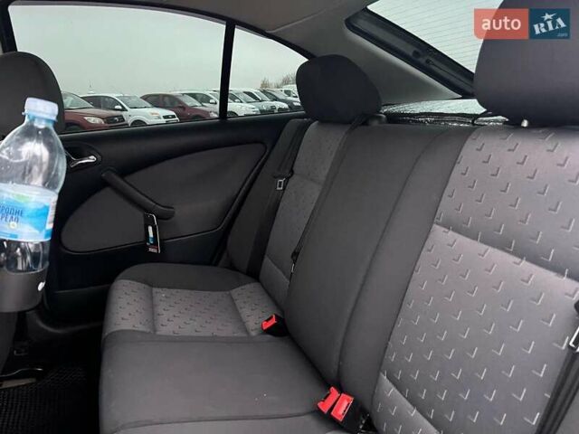 Бежевый Шкода Октавия, объемом двигателя 1.6 л и пробегом 276 тыс. км за 4490 $, фото 31 на Automoto.ua