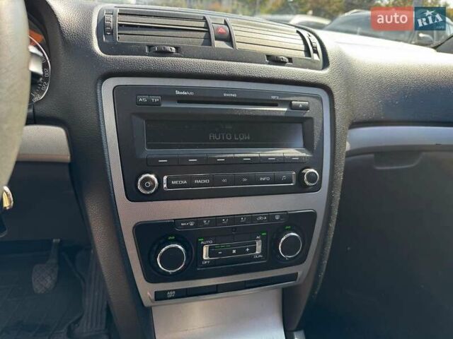 Бежевый Шкода Октавия, объемом двигателя 1.8 л и пробегом 162 тыс. км за 7540 $, фото 12 на Automoto.ua