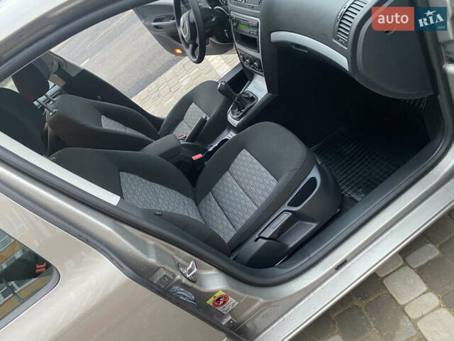 Бежевый Шкода Октавия, объемом двигателя 1.4 л и пробегом 224 тыс. км за 7750 $, фото 45 на Automoto.ua