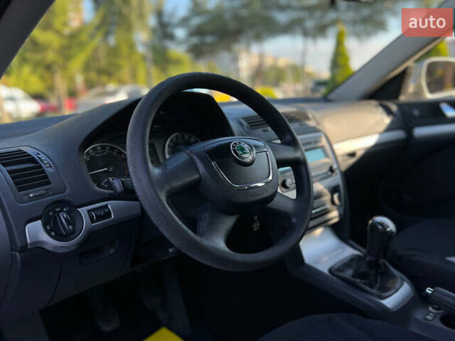 Шкода Октавия 2009 в Львове на Automoto.ua Бежевый Шкода Октавия, объемом двигателя 1.9 л и пробегом 286 тыс. км за 6450 $, фото 13 на Automoto.ua