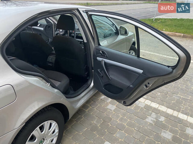 Бежевый Шкода Октавия, объемом двигателя 1.4 л и пробегом 224 тыс. км за 7750 $, фото 40 на Automoto.ua