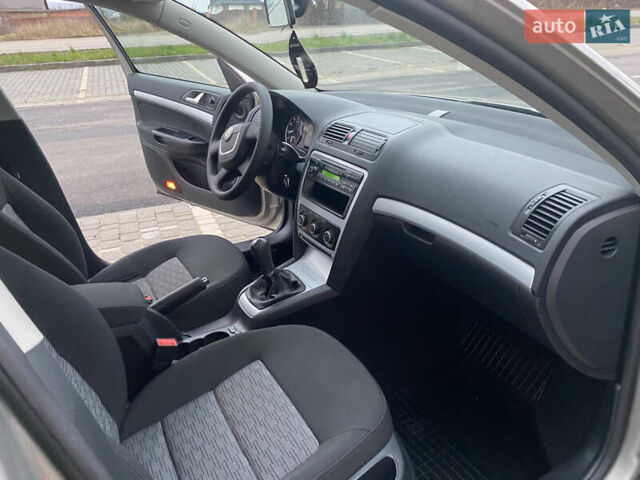 Бежевый Шкода Октавия, объемом двигателя 1.4 л и пробегом 224 тыс. км за 7750 $, фото 44 на Automoto.ua