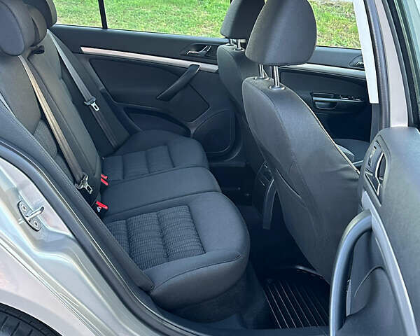 Бежевий Шкода Октавія, об'ємом двигуна 0 л та пробігом 172 тис. км за 7999 $, фото 160 на Automoto.ua