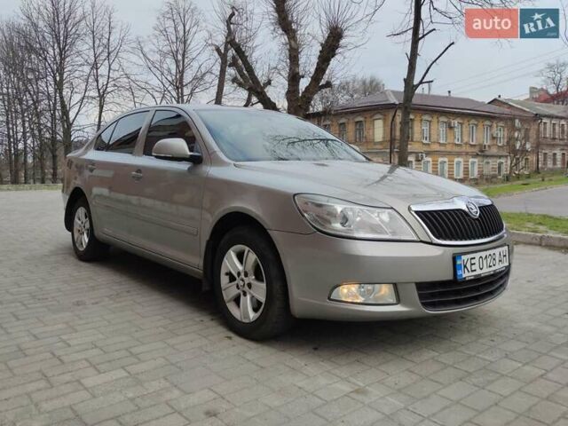 Бежевый Шкода Октавия, объемом двигателя 1.8 л и пробегом 145 тыс. км за 7500 $, фото 1 на Automoto.ua