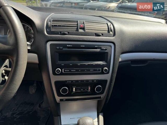 Бежевый Шкода Октавия, объемом двигателя 1.8 л и пробегом 162 тыс. км за 7540 $, фото 13 на Automoto.ua