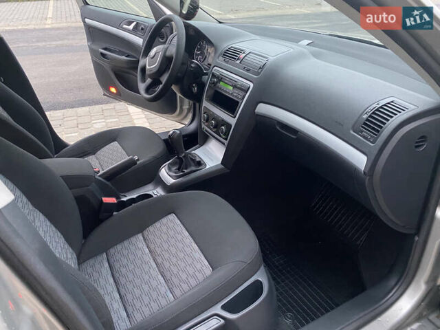 Бежевый Шкода Октавия, объемом двигателя 1.4 л и пробегом 224 тыс. км за 7750 $, фото 43 на Automoto.ua