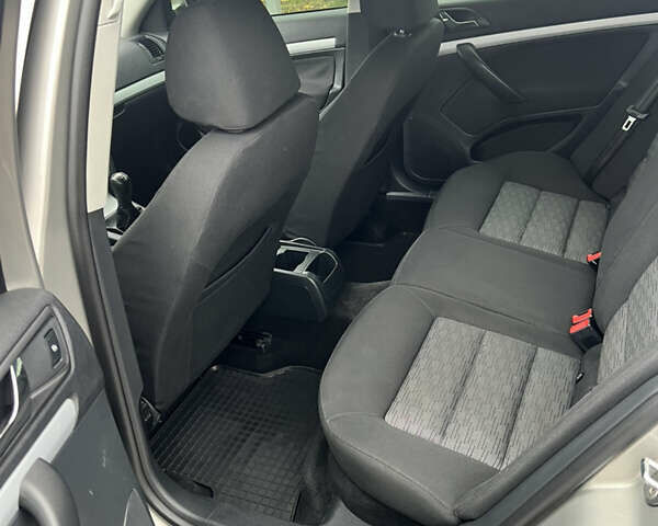 Бежевий Шкода Октавія, об'ємом двигуна 1.6 л та пробігом 194 тис. км за 7800 $, фото 11 на Automoto.ua