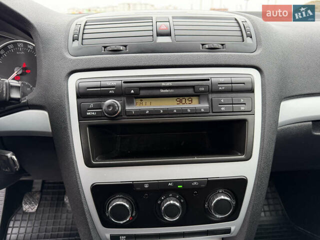 Бежевый Шкода Октавия, объемом двигателя 1.4 л и пробегом 224 тыс. км за 8222 $, фото 43 на Automoto.ua