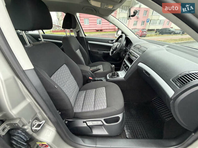 Бежевый Шкода Октавия, объемом двигателя 1.4 л и пробегом 224 тыс. км за 8222 $, фото 59 на Automoto.ua