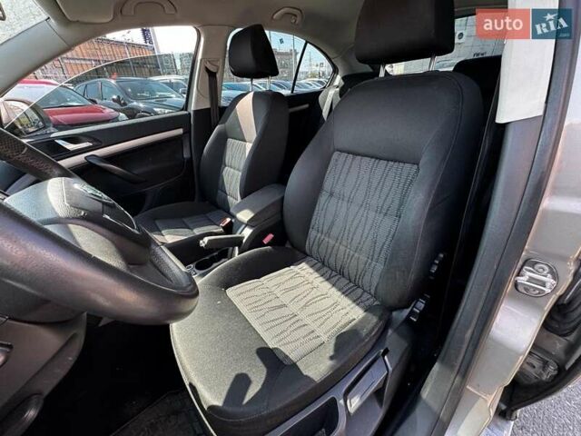 Бежевый Шкода Октавия, объемом двигателя 1.8 л и пробегом 162 тыс. км за 7540 $, фото 9 на Automoto.ua