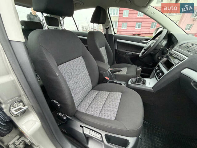 Бежевый Шкода Октавия, объемом двигателя 1.4 л и пробегом 224 тыс. км за 8222 $, фото 60 на Automoto.ua