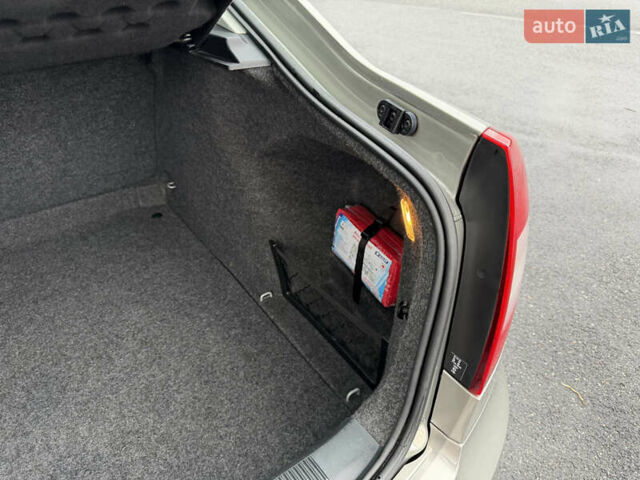 Бежевый Шкода Октавия, объемом двигателя 1.4 л и пробегом 224 тыс. км за 8222 $, фото 64 на Automoto.ua