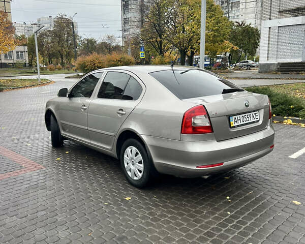 Бежевий Шкода Октавія, об'ємом двигуна 1.6 л та пробігом 194 тис. км за 7800 $, фото 2 на Automoto.ua