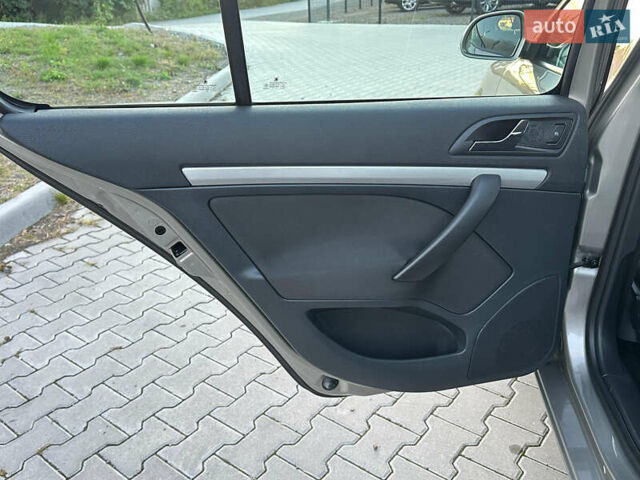 Бежевий Шкода Октавія, об'ємом двигуна 0 л та пробігом 172 тис. км за 7999 $, фото 152 на Automoto.ua
