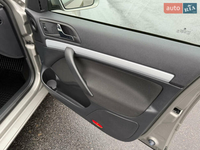 Бежевый Шкода Октавия, объемом двигателя 1.4 л и пробегом 224 тыс. км за 8222 $, фото 56 на Automoto.ua