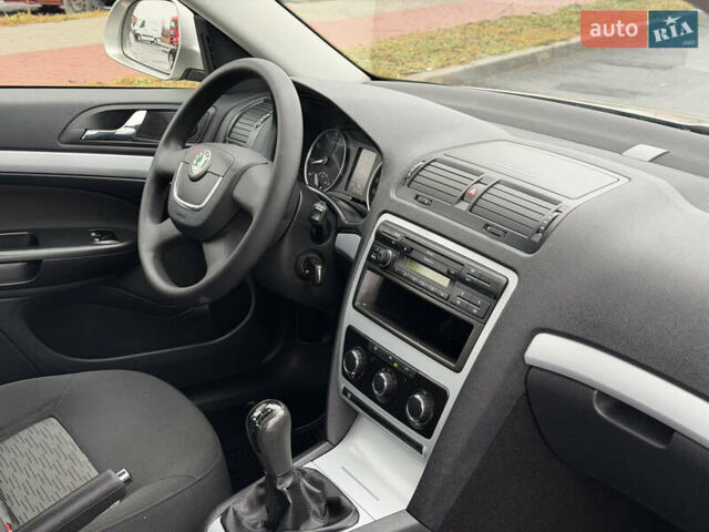 Бежевый Шкода Октавия, объемом двигателя 1.4 л и пробегом 224 тыс. км за 8222 $, фото 58 на Automoto.ua