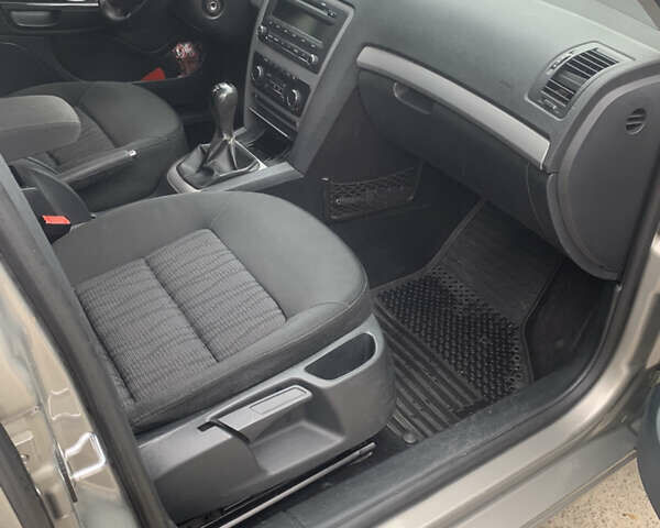 Бежевий Шкода Октавія, об'ємом двигуна 1.8 л та пробігом 283 тис. км за 6999 $, фото 11 на Automoto.ua