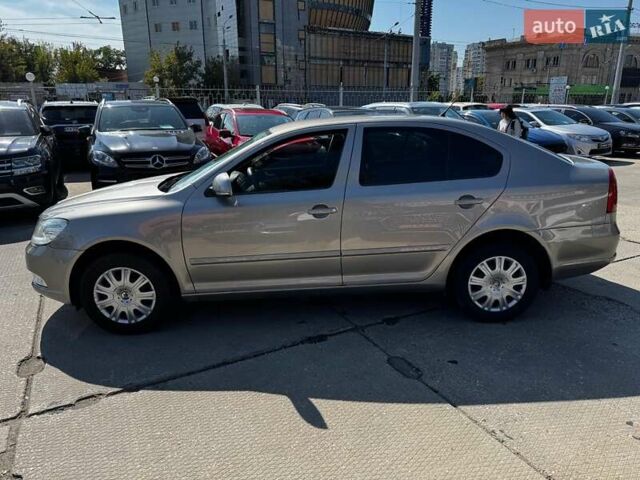 Бежевый Шкода Октавия, объемом двигателя 1.8 л и пробегом 162 тыс. км за 7540 $, фото 2 на Automoto.ua