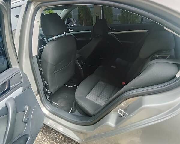 Бежевий Шкода Октавія, об'ємом двигуна 1.8 л та пробігом 212 тис. км за 7800 $, фото 4 на Automoto.ua