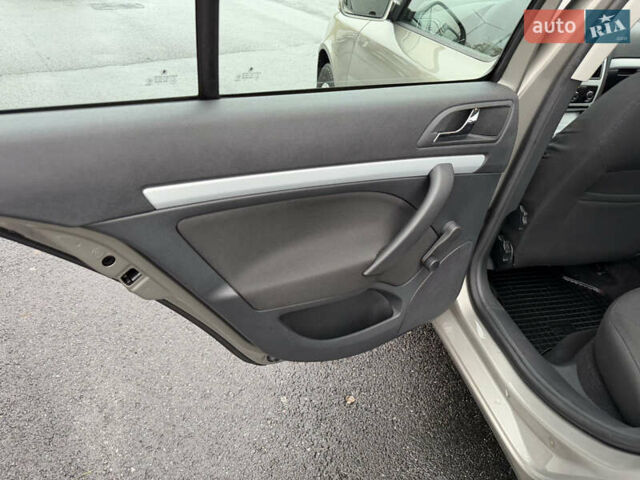 Бежевый Шкода Октавия, объемом двигателя 1.4 л и пробегом 224 тыс. км за 8222 $, фото 48 на Automoto.ua