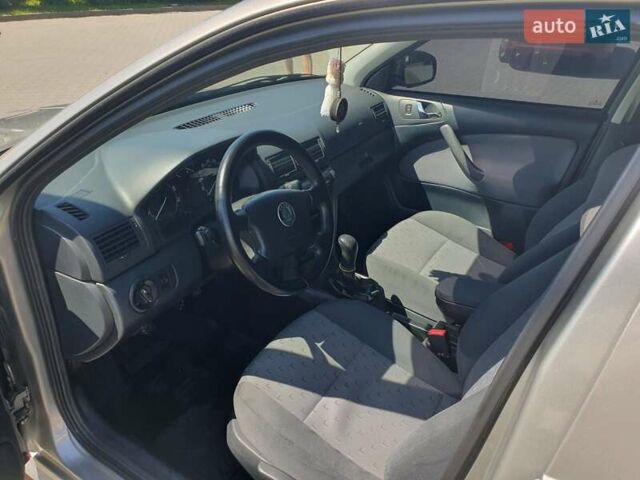 Шкода Октавия 2010 в Радехове на Automoto.ua Бежевый Шкода Октавия, объемом двигателя 1.6 л и пробегом 297 тыс. км за 6200 $, фото 5 на Automoto.ua