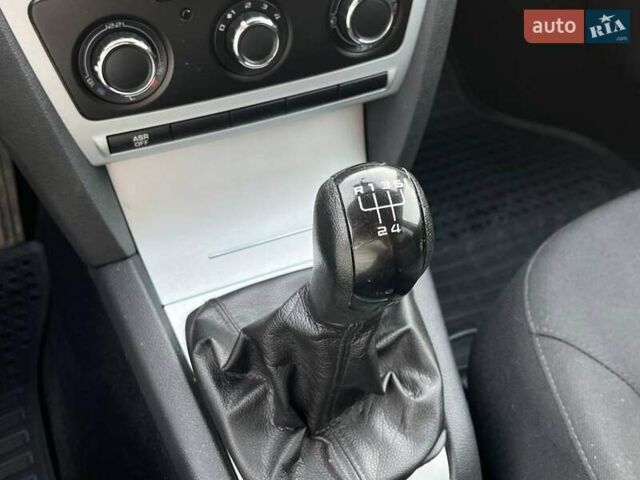 Бежевый Шкода Октавия, объемом двигателя 1.6 л и пробегом 214 тыс. км за 6790 $, фото 21 на Automoto.ua