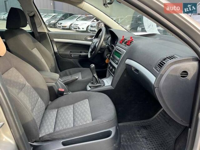 Бежевый Шкода Октавия, объемом двигателя 1.6 л и пробегом 214 тыс. км за 6790 $, фото 31 на Automoto.ua