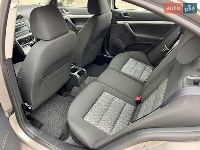 Бежевий Шкода Октавія, об'ємом двигуна 1.6 л та пробігом 59 тис. км за 10700 $, фото 37 на Automoto.ua