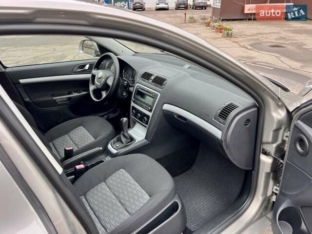 Бежевий Шкода Октавія, об'ємом двигуна 1.6 л та пробігом 59 тис. км за 10700 $, фото 43 на Automoto.ua