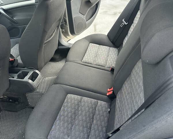 Бежевый Шкода Октавия, объемом двигателя 1.6 л и пробегом 242 тыс. км за 6800 $, фото 12 на Automoto.ua