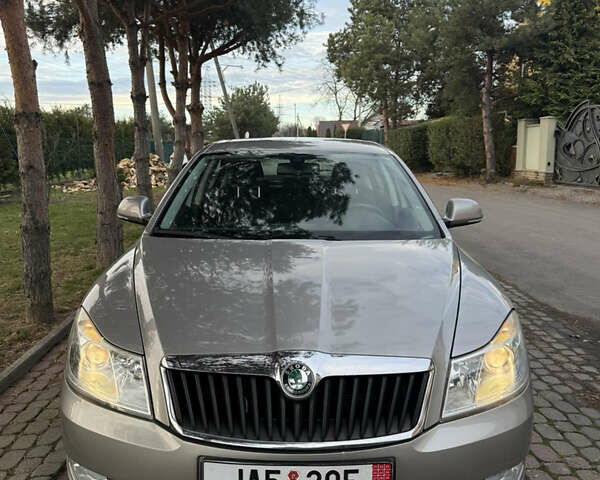 Бежевый Шкода Октавия, объемом двигателя 1.2 л и пробегом 255 тыс. км за 6700 $, фото 2 на Automoto.ua