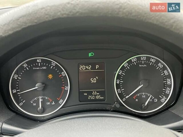 Бежевый Шкода Октавия, объемом двигателя 1.8 л и пробегом 250 тыс. км за 7500 $, фото 7 на Automoto.ua