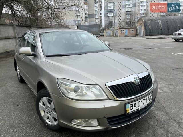 Бежевый Шкода Октавия, объемом двигателя 1.8 л и пробегом 250 тыс. км за 7500 $, фото 5 на Automoto.ua