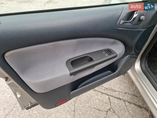 Бежевий Шкода Октавія, об'ємом двигуна 1.6 л та пробігом 188 тис. км за 6600 $, фото 9 на Automoto.ua