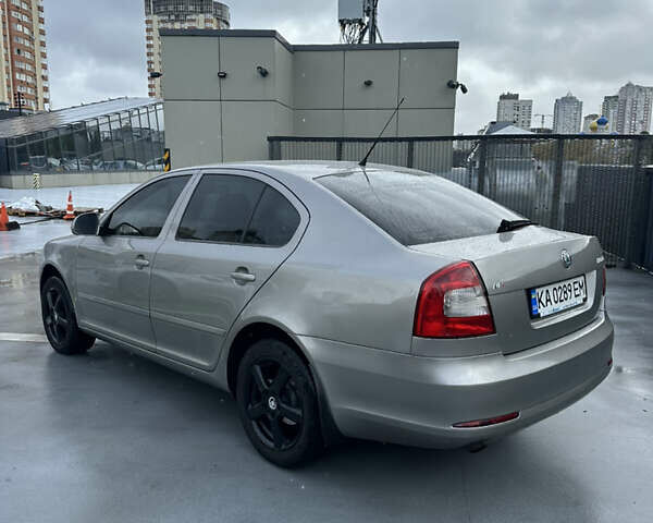 Бежевый Шкода Октавия, объемом двигателя 1.6 л и пробегом 242 тыс. км за 6800 $, фото 3 на Automoto.ua