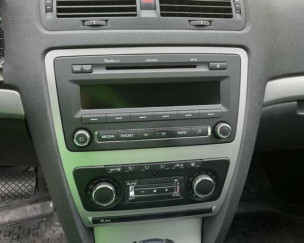 Бежевый Шкода Октавия, объемом двигателя 1.8 л и пробегом 250 тыс. км за 7500 $, фото 13 на Automoto.ua