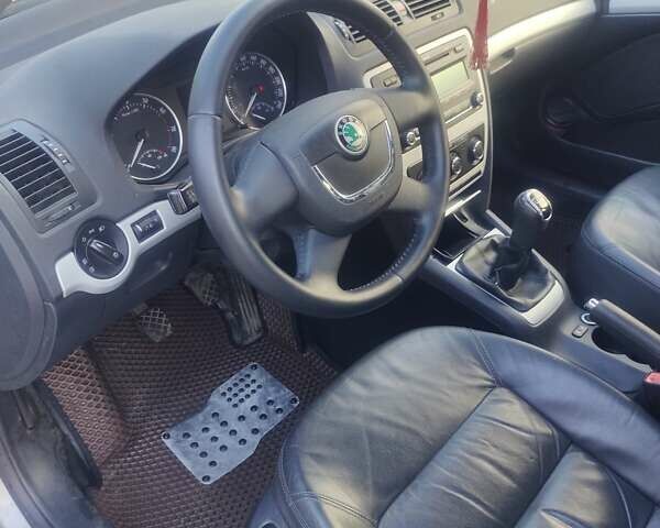 Бежевый Шкода Октавия, объемом двигателя 1.8 л и пробегом 223 тыс. км за 6900 $, фото 2 на Automoto.ua