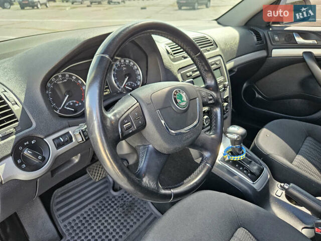 Бежевий Шкода Октавія, об'ємом двигуна 1.97 л та пробігом 236 тис. км за 10500 $, фото 3 на Automoto.ua