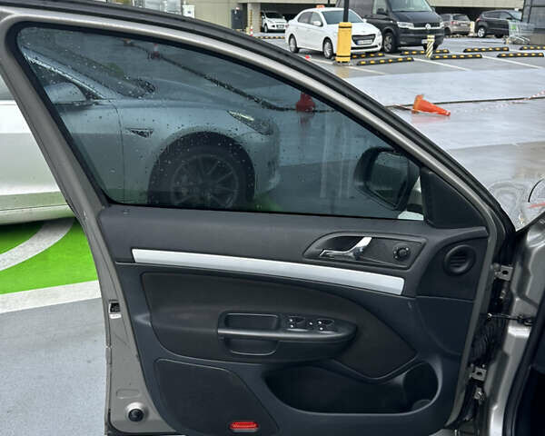 Бежевый Шкода Октавия, объемом двигателя 1.6 л и пробегом 242 тыс. км за 6800 $, фото 7 на Automoto.ua