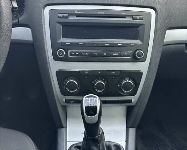 Бежевый Шкода Октавия, объемом двигателя 1.6 л и пробегом 242 тыс. км за 6800 $, фото 18 на Automoto.ua