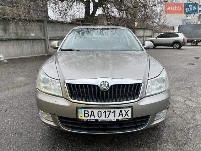 Бежевый Шкода Октавия, объемом двигателя 1.8 л и пробегом 250 тыс. км за 7500 $, фото 4 на Automoto.ua